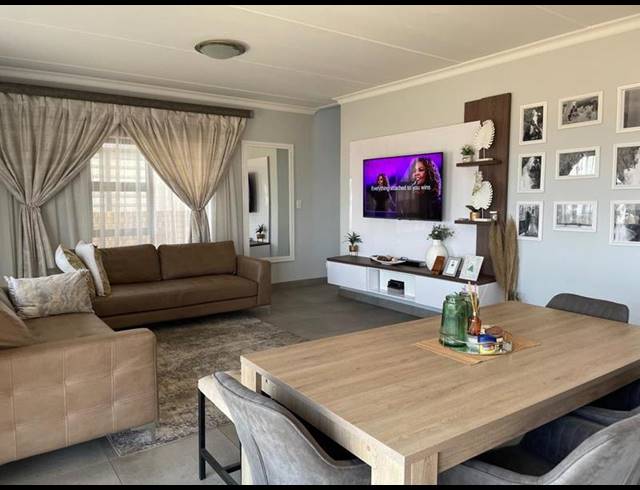 3 BEDROOM HOUSE FOR SALE IN THATCHFIELD